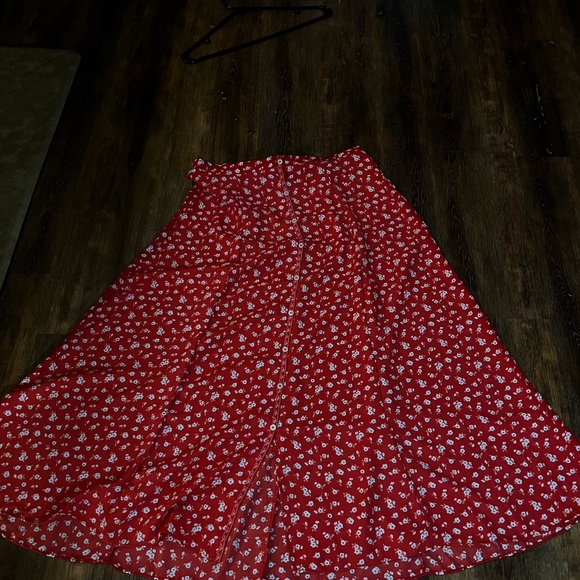 Like new Boho maxi skit. Red wit multicolor flowers - Picture 5 of 5
